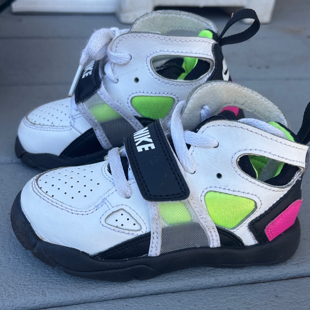 Nike Kids White Sneakers with Neon Green & Pink Accents size 7C